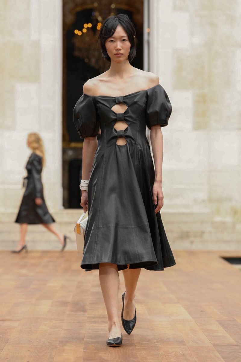 Gabriela Hearst fashion show for Spring/Summer 2025