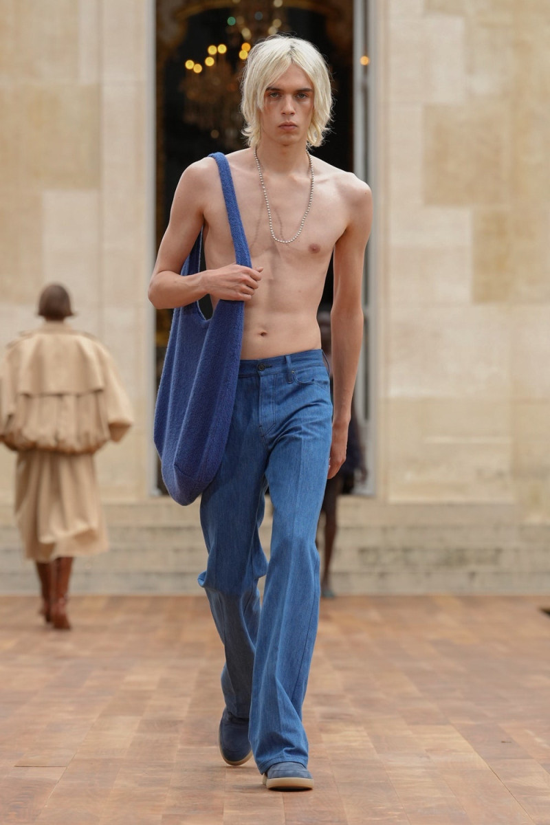 Gabriela Hearst fashion show for Spring/Summer 2025