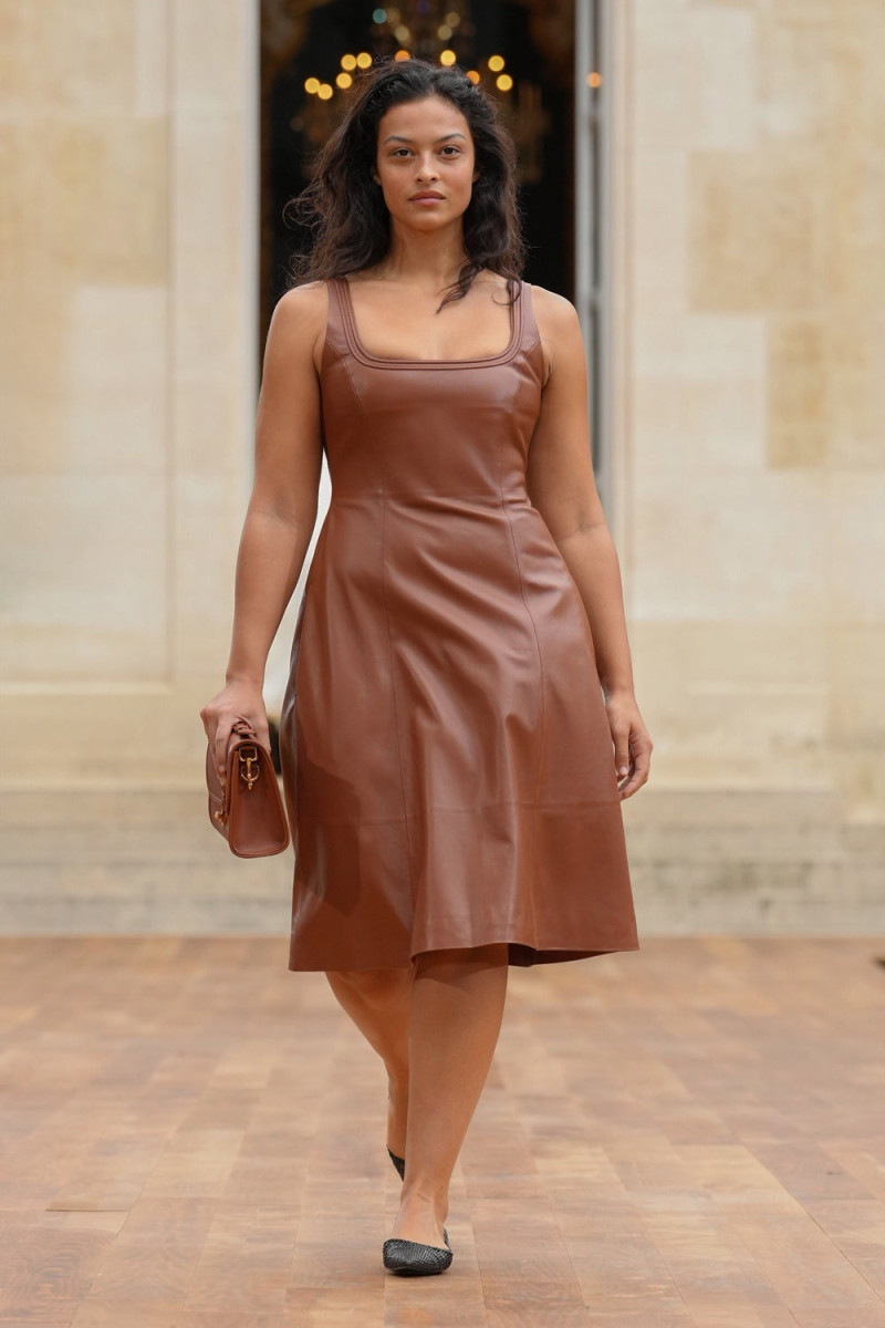 Gabriela Hearst fashion show for Spring/Summer 2025