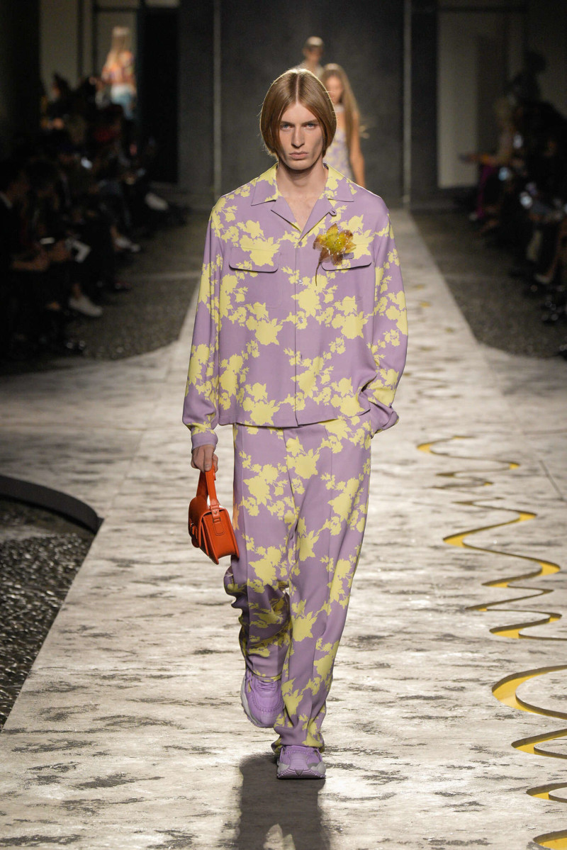 Versace fashion show for Spring/Summer 2025