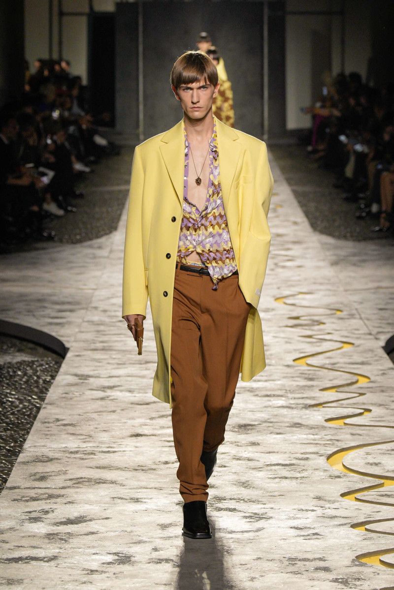 Versace fashion show for Spring/Summer 2025