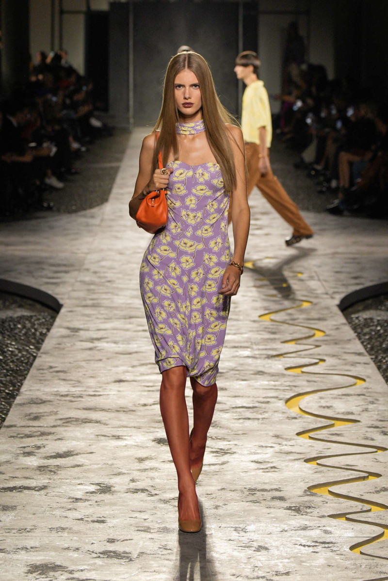 Rosalieke Fuchs featured in  the Versace fashion show for Spring/Summer 2025