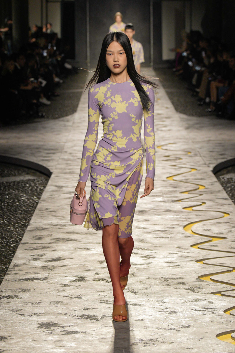 Versace fashion show for Spring/Summer 2025