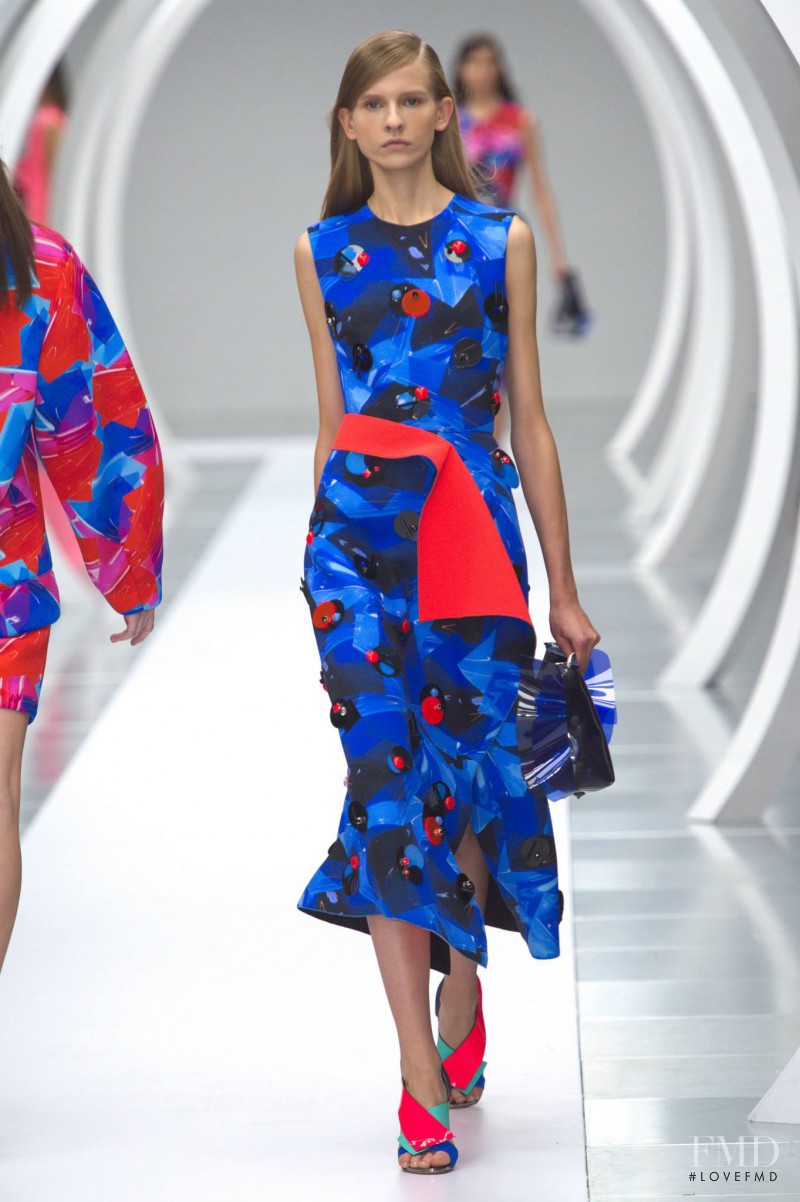 Ola Munik featured in  the Roksanda Ilincic fashion show for Spring/Summer 2015
