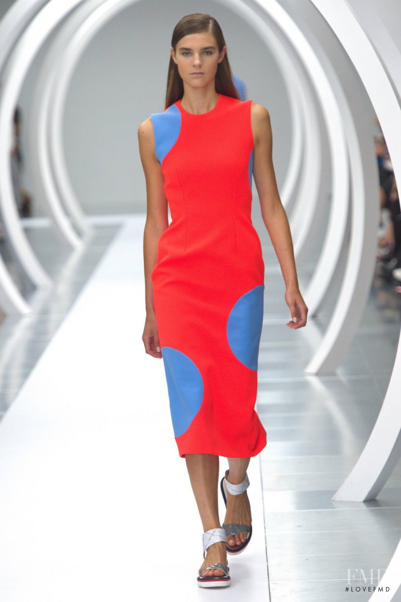 Olivia David featured in  the Roksanda Ilincic fashion show for Spring/Summer 2015