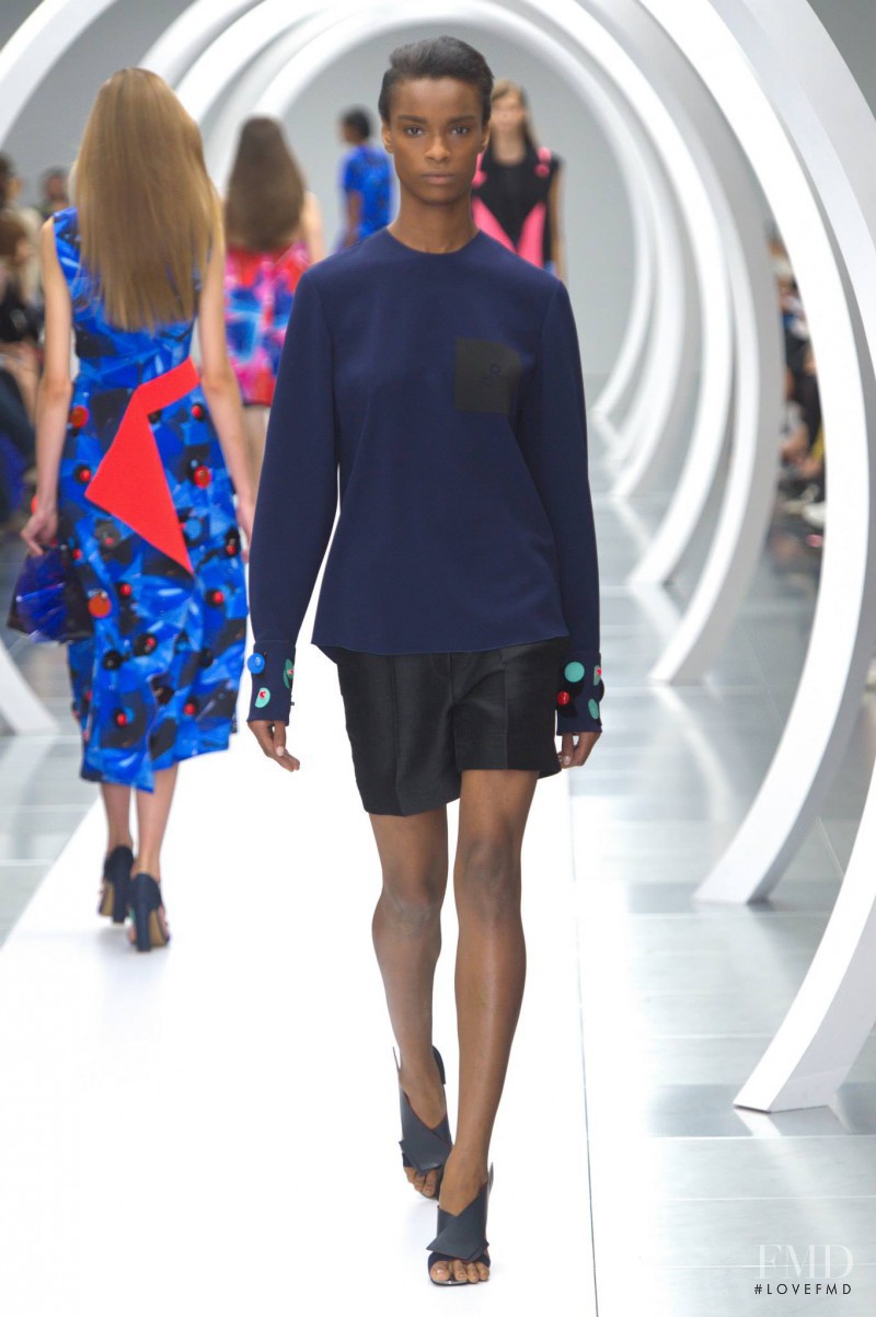 Kayla Scott featured in  the Roksanda Ilincic fashion show for Spring/Summer 2015