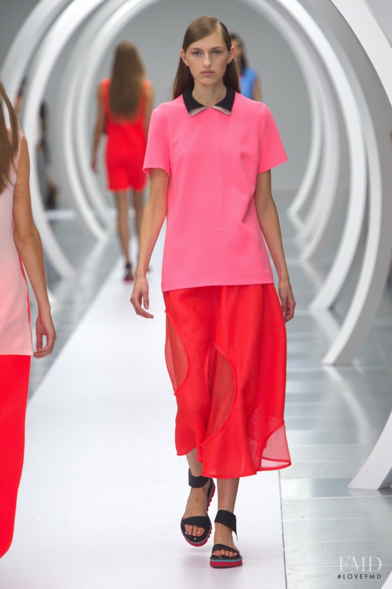 Zoe Huxford featured in  the Roksanda Ilincic fashion show for Spring/Summer 2015