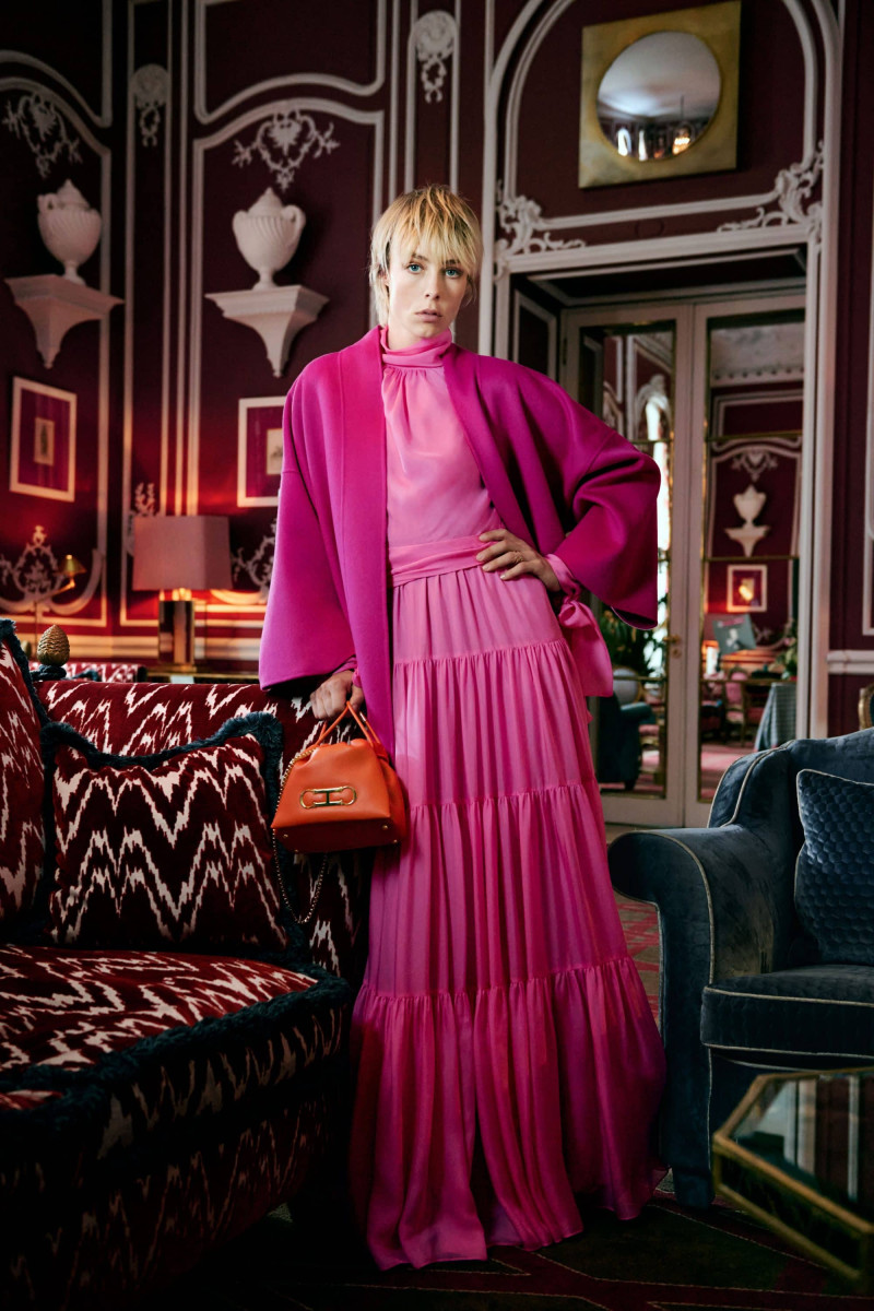 Edie Campbell featured in  the CH Carolina Herrera advertisement for Spring 2025