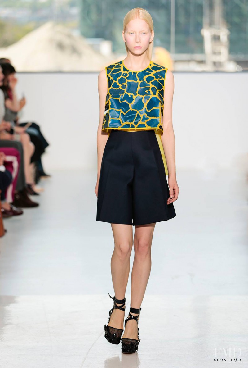 Samantha Ypma featured in  the Delpozo fashion show for Spring/Summer 2015