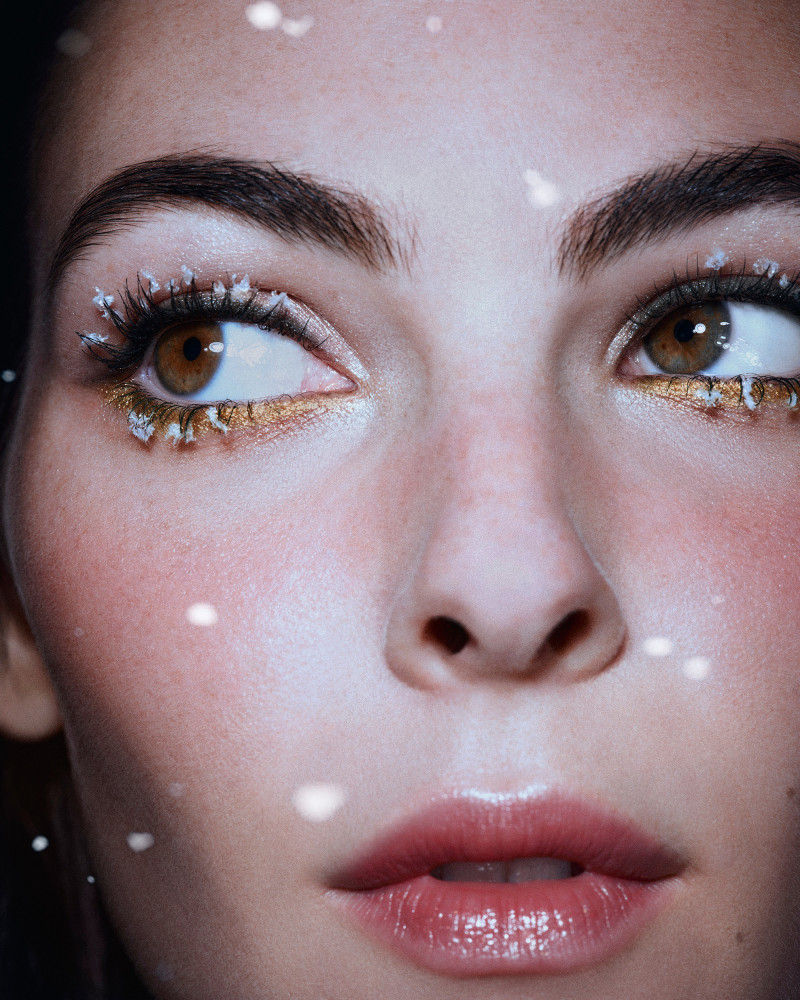Vittoria Ceretti featured in  the Chanel Beauty Holiday Makeup Collection 2024 advertisement for Holiday 2024