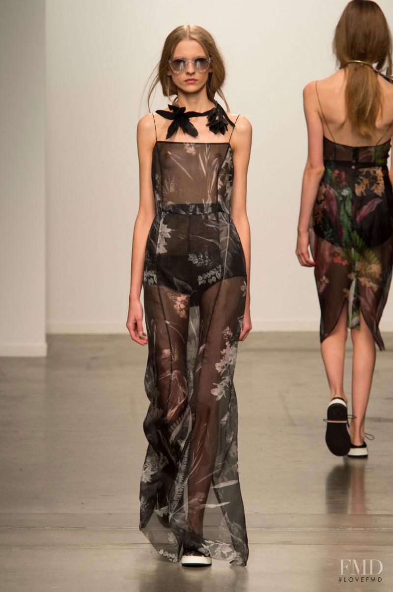 Ola Munik featured in  the Osklen fashion show for Spring/Summer 2015