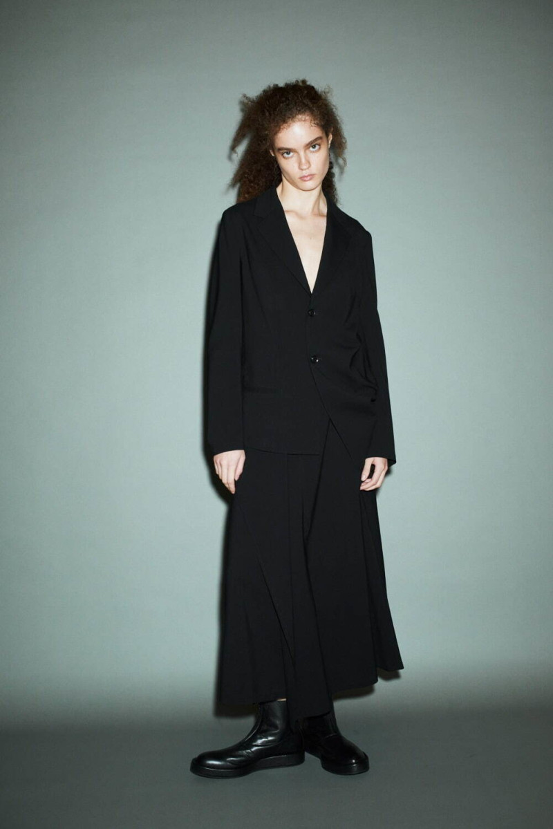 Y\'s by Yohji Yamamoto lookbook for Spring/Summer 2025