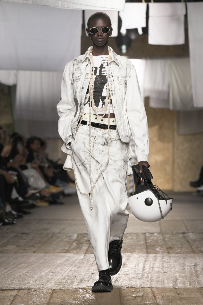 Moschino fashion show for Spring/Summer 2025