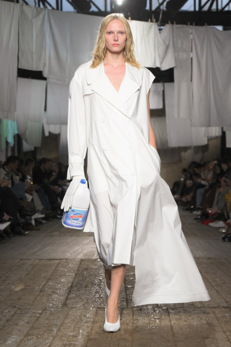 Alex Consani featured in  the Moschino fashion show for Spring/Summer 2025