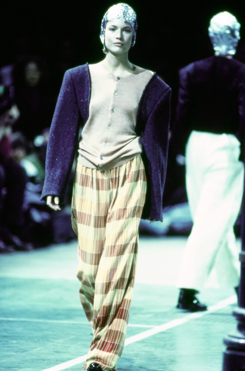Comme des Garçons fashion show for Autumn/Winter 1993
