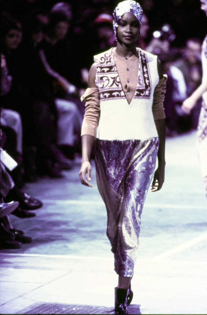 Comme des Garçons fashion show for Autumn/Winter 1993