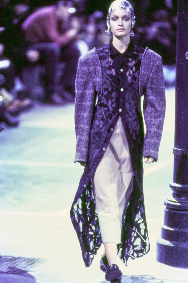 Amber Valletta featured in  the Comme des Garçons fashion show for Autumn/Winter 1993