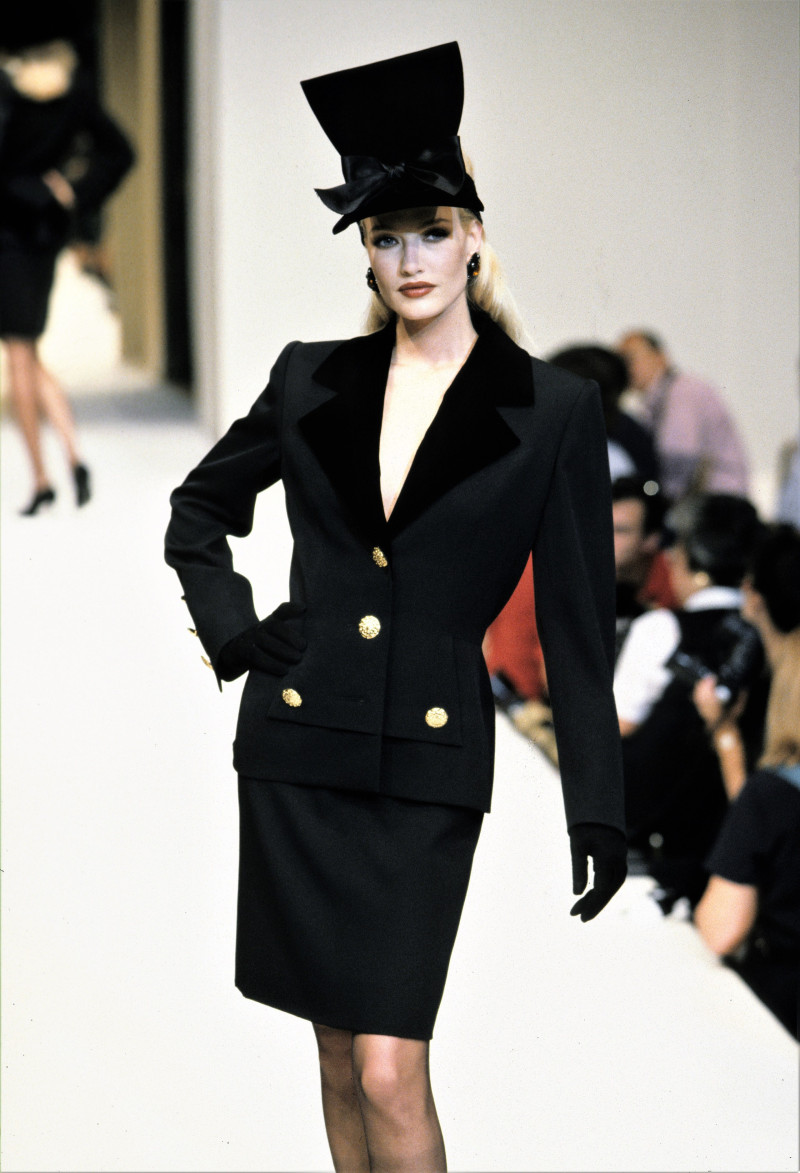 Givenchy fashion show for Autumn/Winter 1995