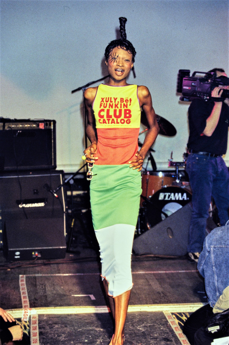 Debra Shaw featured in  the Xuly Bët fashion show for Spring/Summer 1995