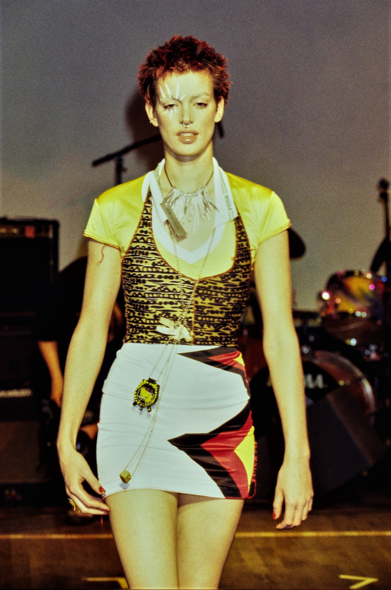 Sibyl Buck featured in  the Xuly Bët fashion show for Spring/Summer 1995