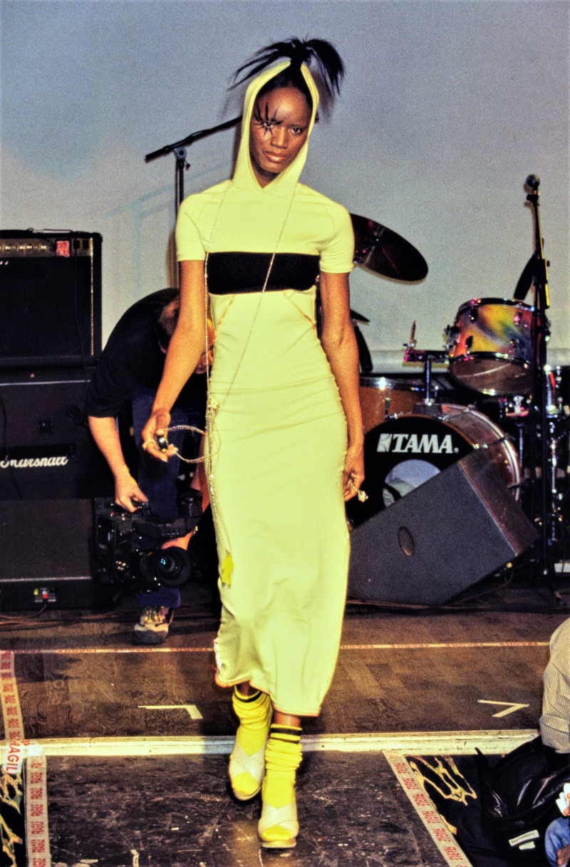Xuly Bët fashion show for Spring/Summer 1995