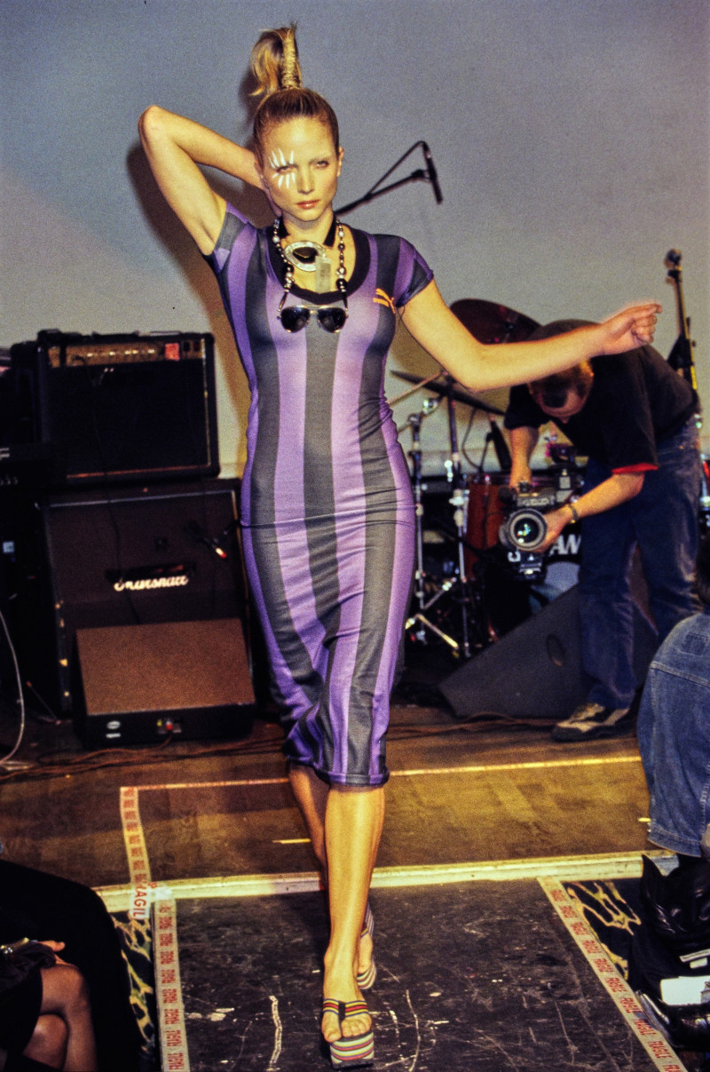 Rachel Williams featured in  the Xuly Bët fashion show for Spring/Summer 1995