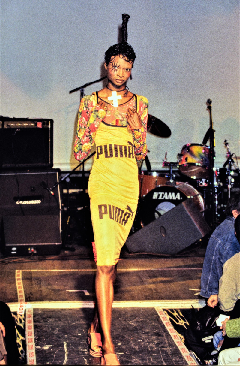 Debra Shaw featured in  the Xuly Bët fashion show for Spring/Summer 1995