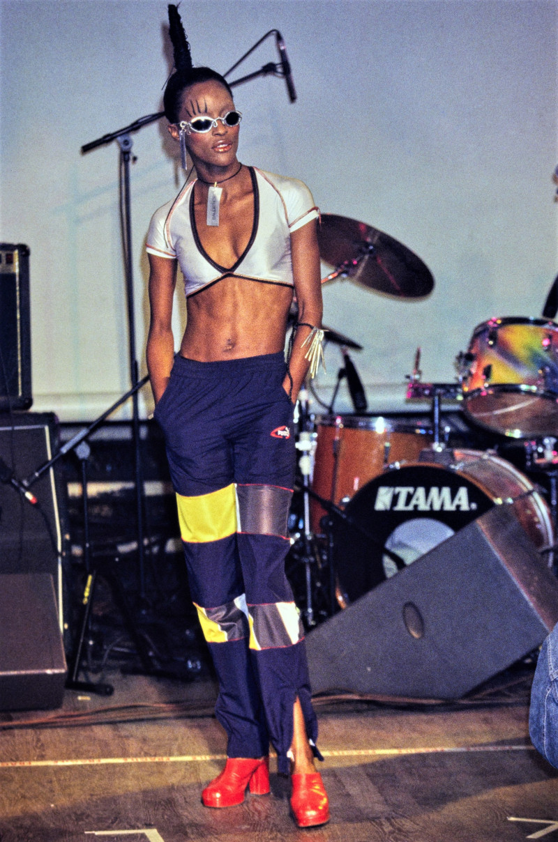 Xuly Bët fashion show for Spring/Summer 1995