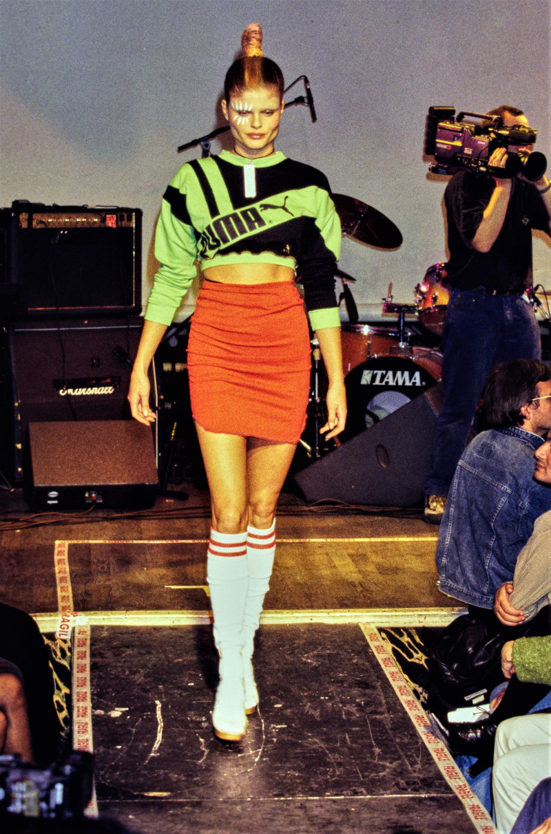 Xuly Bët fashion show for Spring/Summer 1995