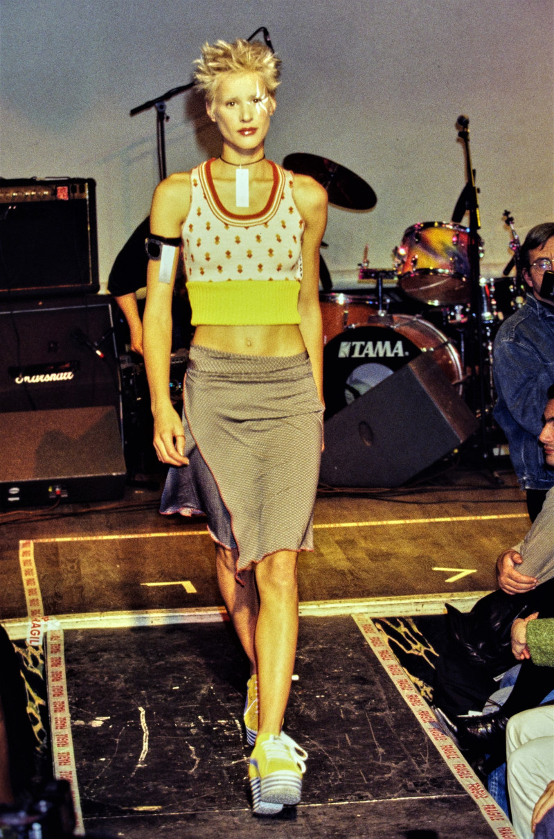 Eve Salvail featured in  the Xuly Bët fashion show for Spring/Summer 1995