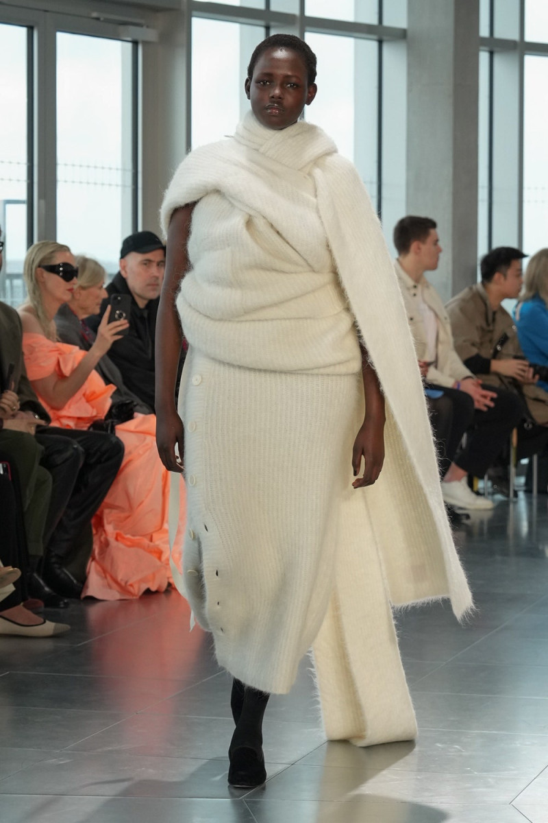 Roksanda Ilincic fashion show for Autumn/Winter 2025