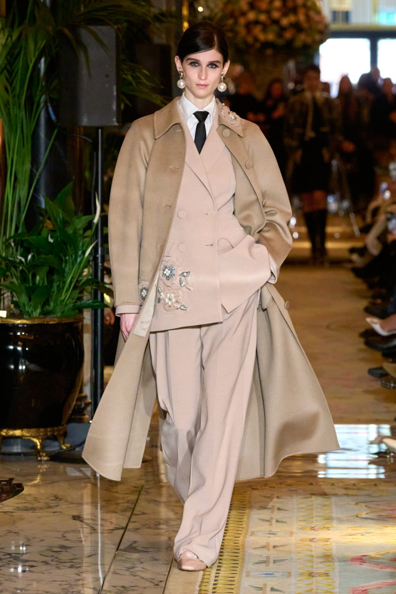 Huishan Zhang fashion show for Autumn/Winter 2025