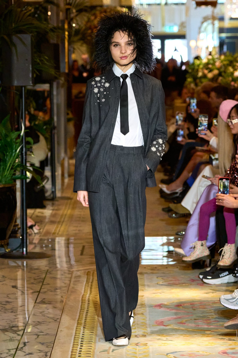 Huishan Zhang fashion show for Autumn/Winter 2025