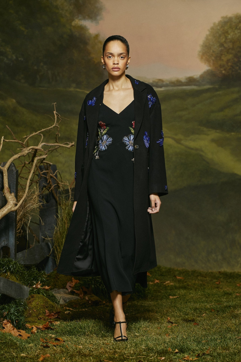 Cinq à Sept fashion show for Autumn/Winter 2025