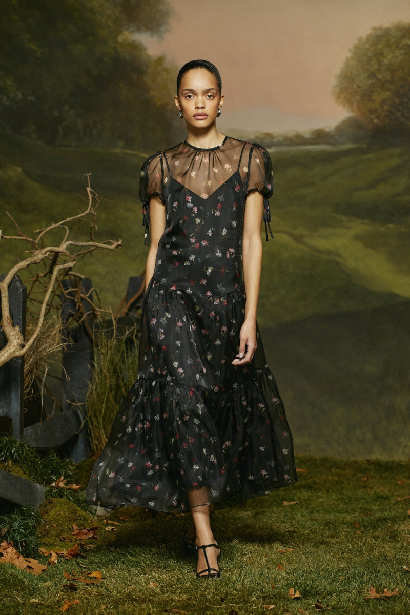 Cinq à Sept fashion show for Autumn/Winter 2025