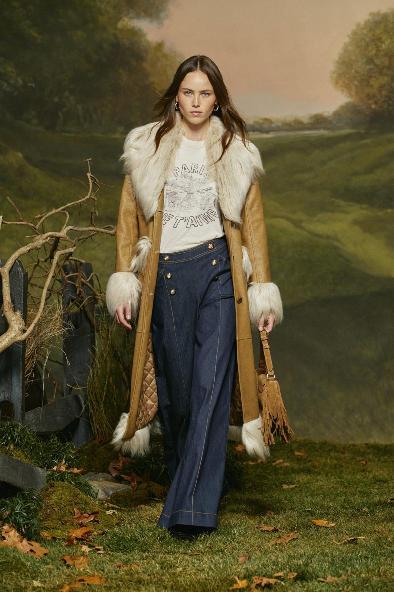 Cinq à Sept fashion show for Autumn/Winter 2025