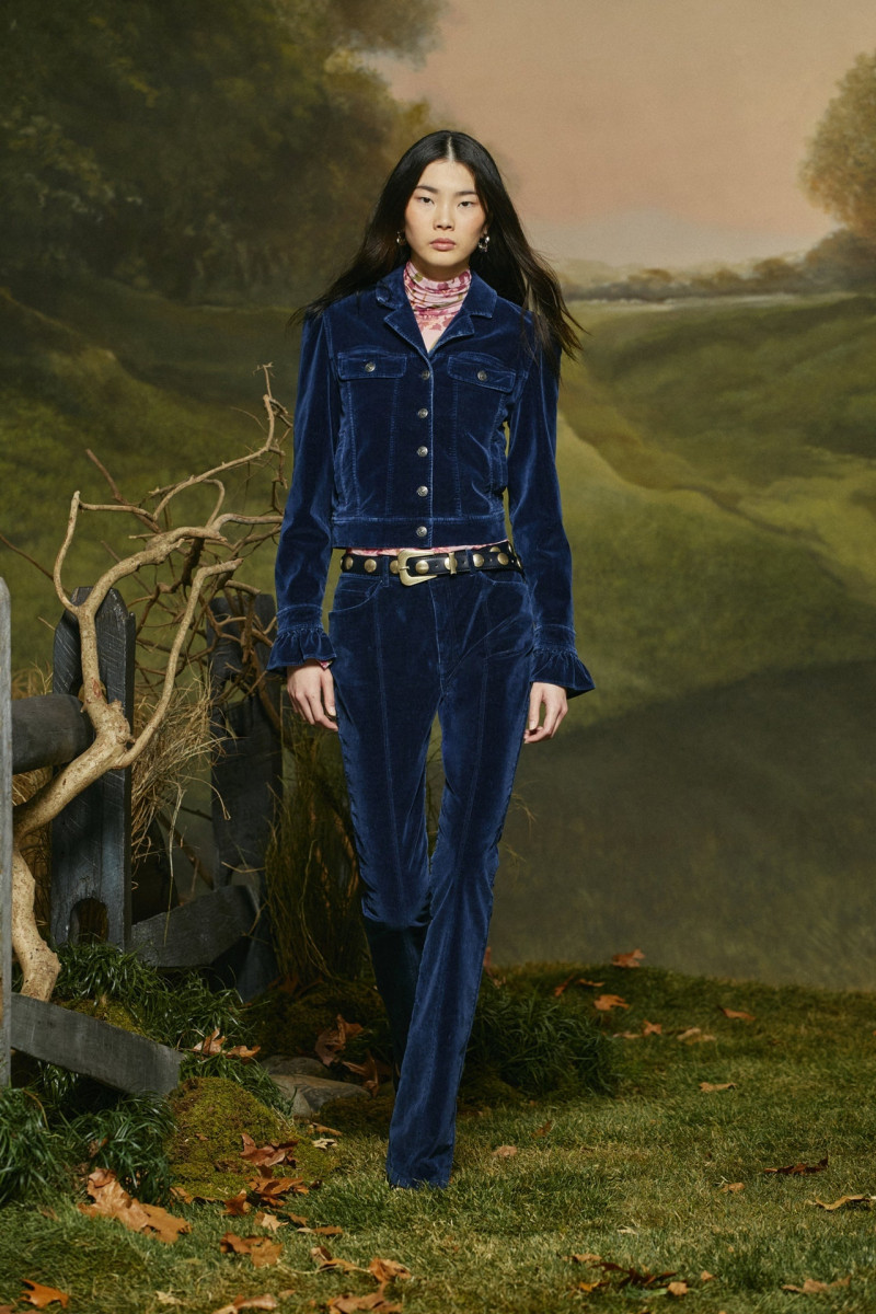 Cinq à Sept fashion show for Autumn/Winter 2025