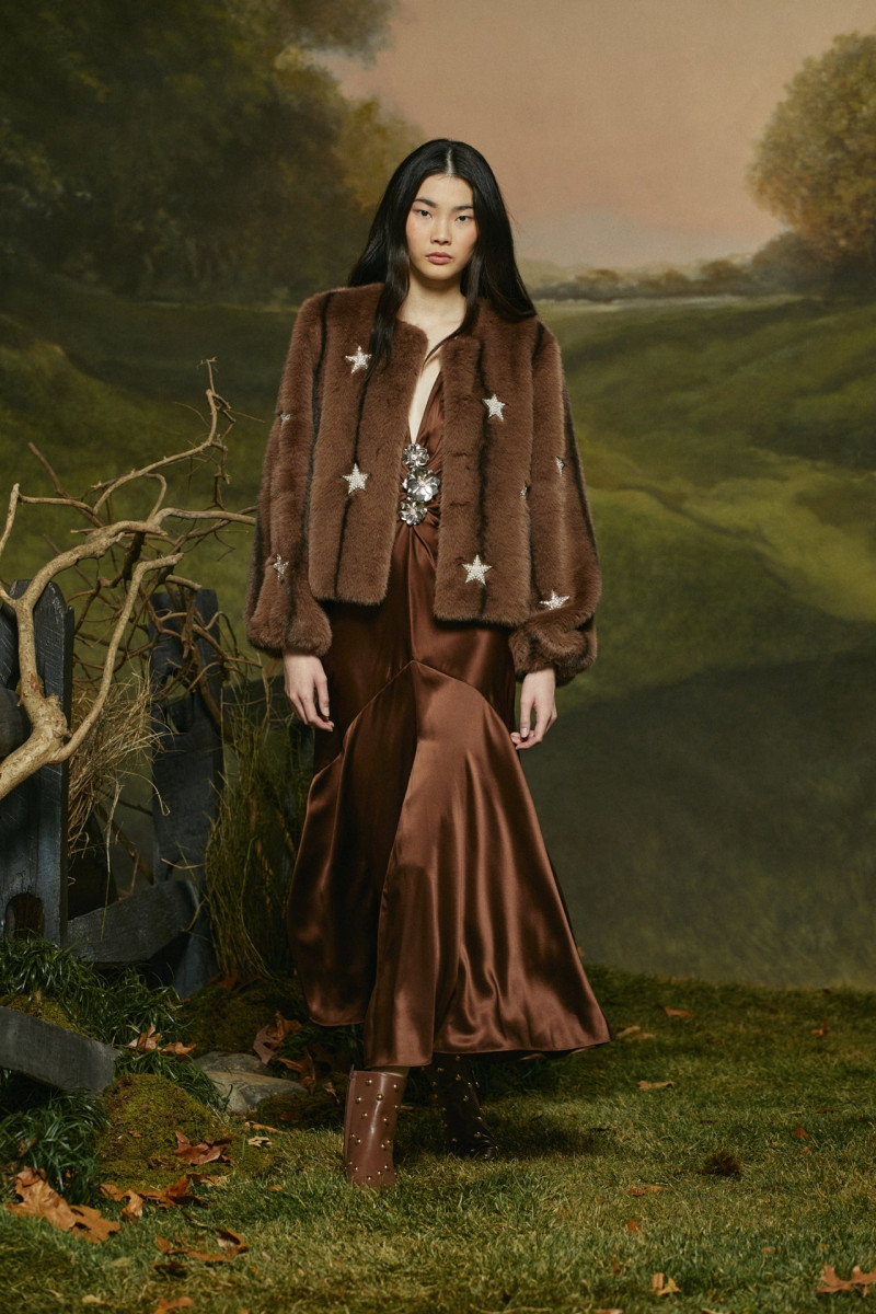 Cinq à Sept fashion show for Autumn/Winter 2025