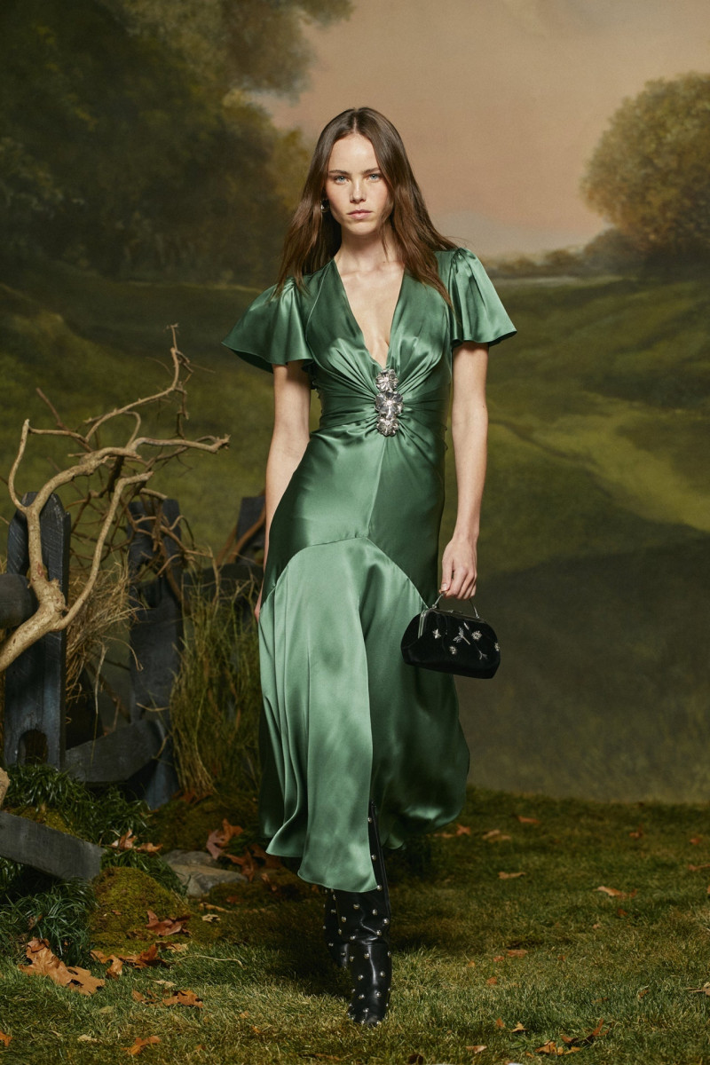 Cinq à Sept fashion show for Autumn/Winter 2025