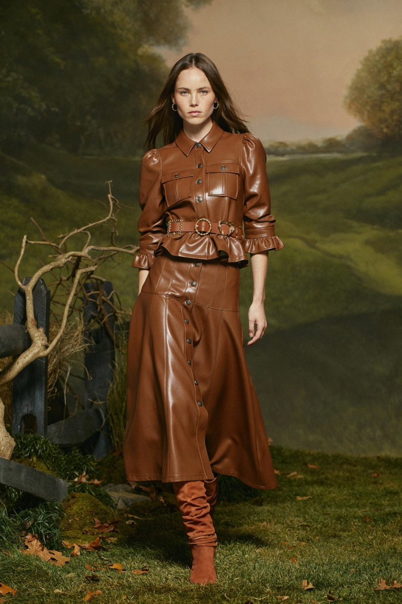 Cinq à Sept fashion show for Autumn/Winter 2025