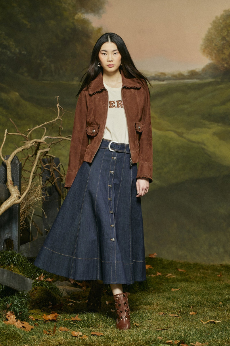 Cinq à Sept fashion show for Autumn/Winter 2025