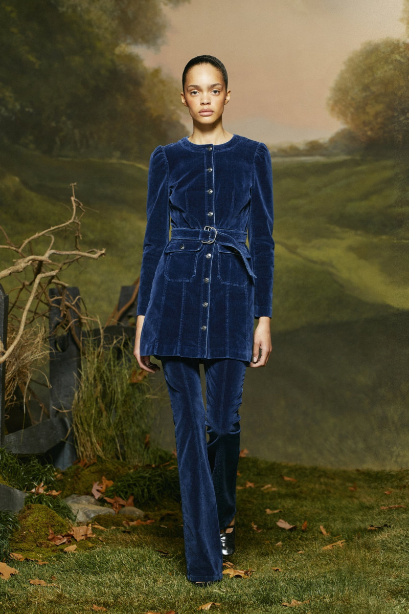 Cinq à Sept fashion show for Autumn/Winter 2025