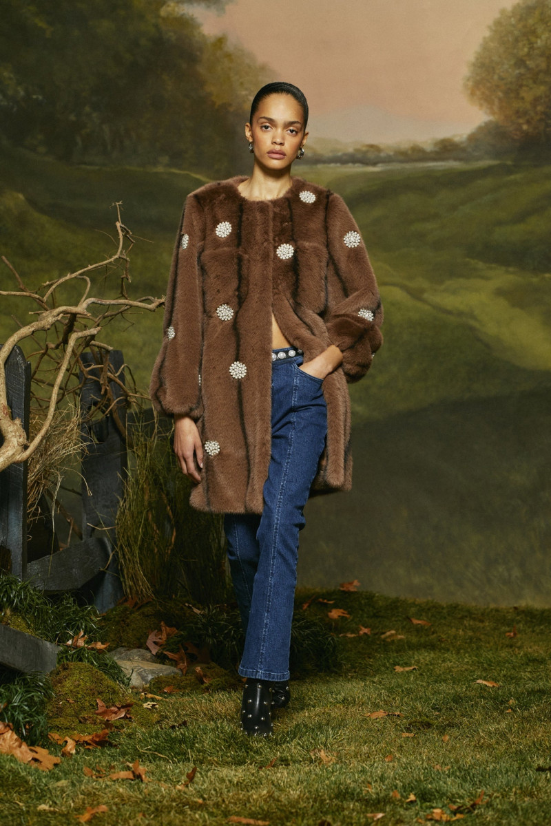 Cinq à Sept fashion show for Autumn/Winter 2025