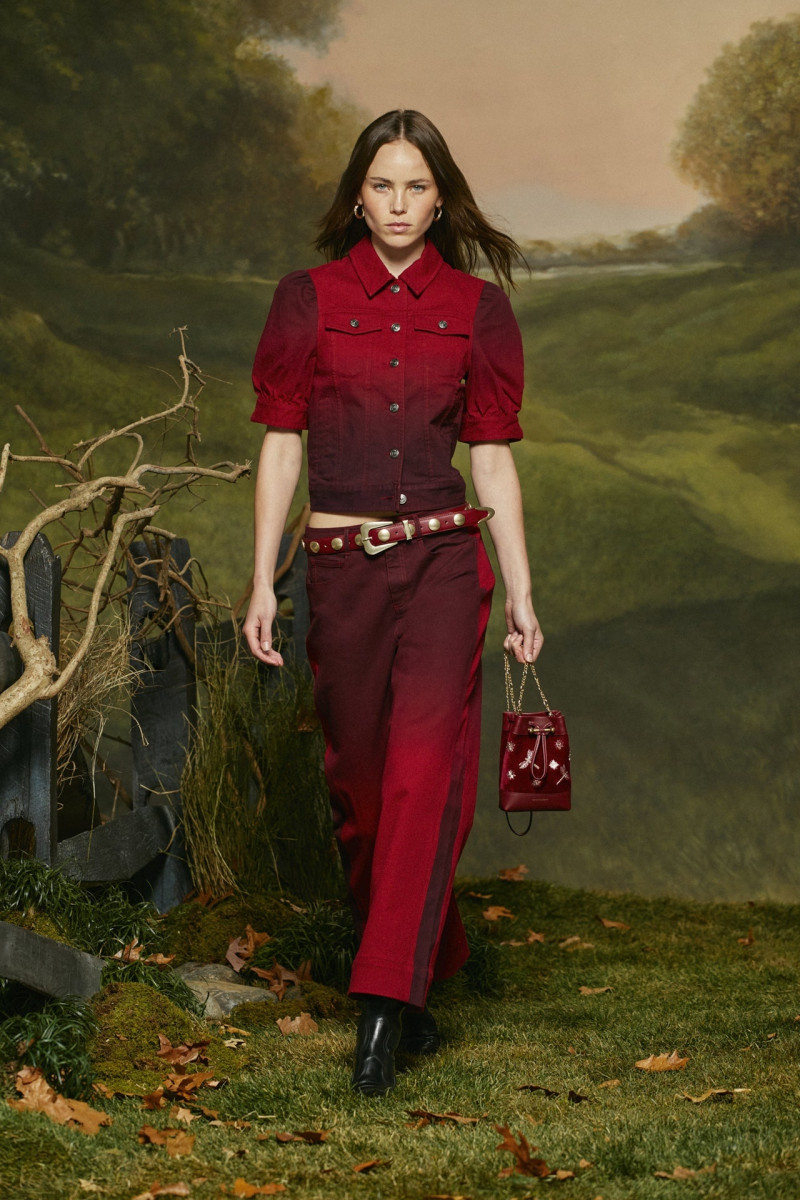 Cinq à Sept fashion show for Autumn/Winter 2025