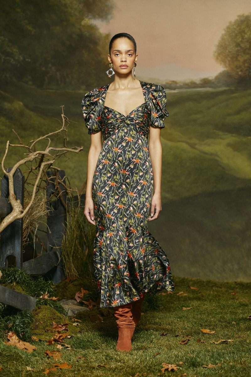 Cinq à Sept fashion show for Autumn/Winter 2025