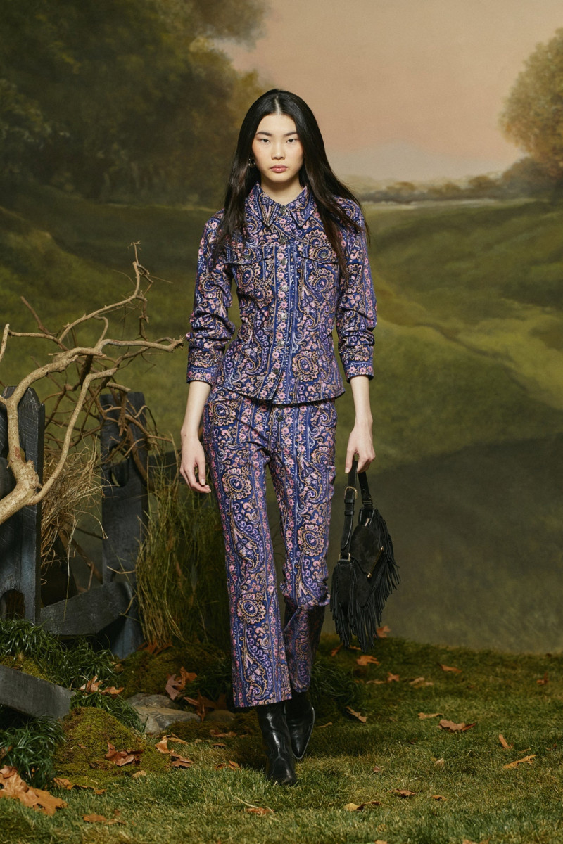Cinq à Sept fashion show for Autumn/Winter 2025