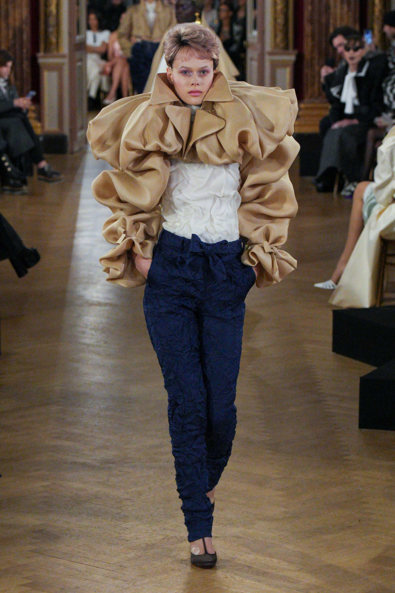 Viktor & Rolf fashion show for Spring/Summer 2025