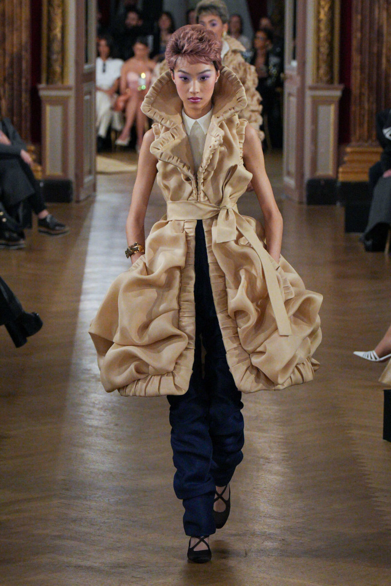Viktor & Rolf fashion show for Spring/Summer 2025