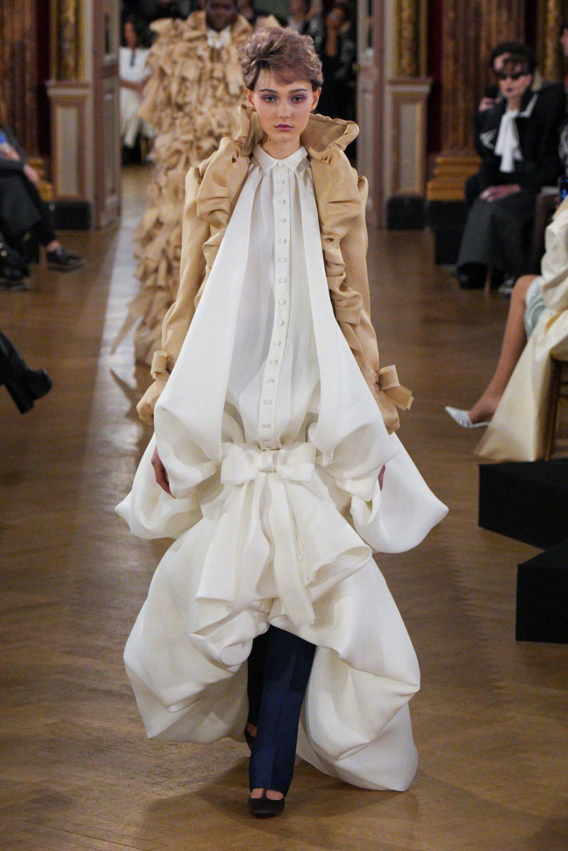 Viktor & Rolf fashion show for Spring/Summer 2025