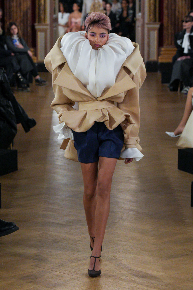 Viktor & Rolf fashion show for Spring/Summer 2025
